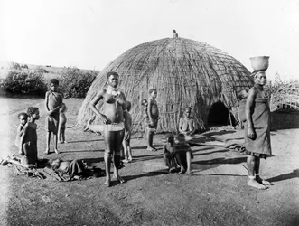 Fare tappeti in Zululand, c.1895